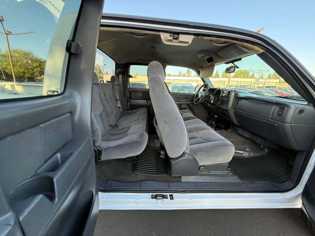 2006 GMC Sierra 2500 Image 25