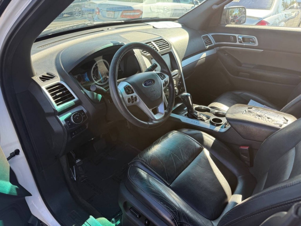 2015 Ford Explorer Image 17