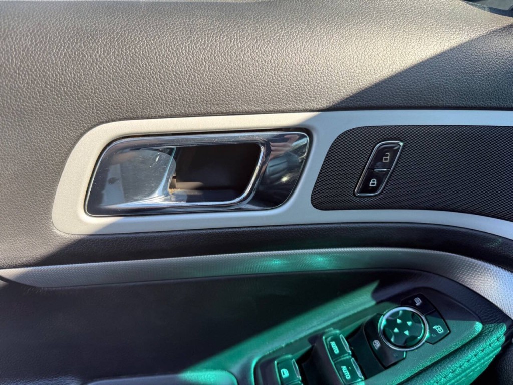 2015 Ford Explorer Image 21