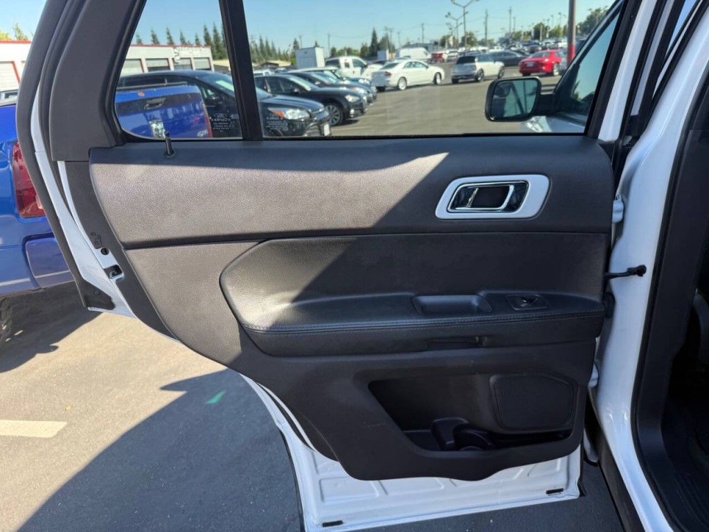 2015 Ford Explorer Image 22