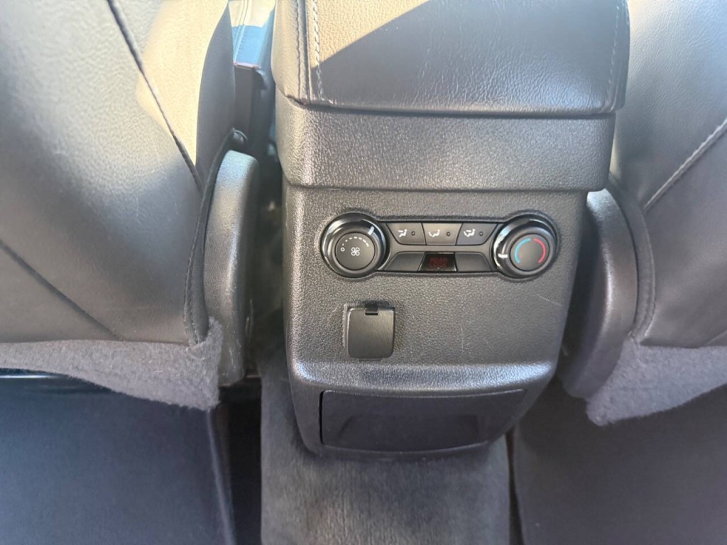 2015 Ford Explorer Image 24