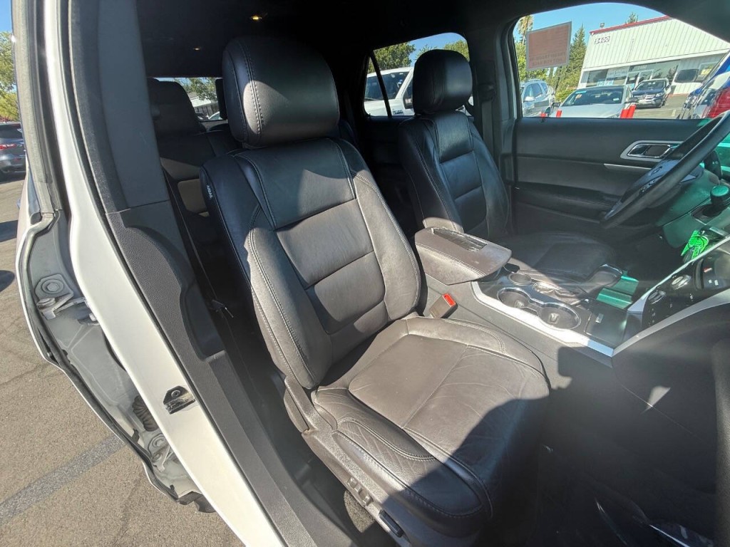 2015 Ford Explorer Image 34