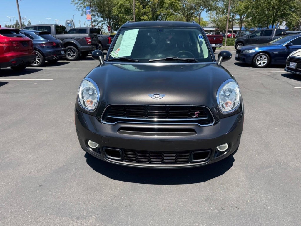 2015 MINI Countryman Image 2