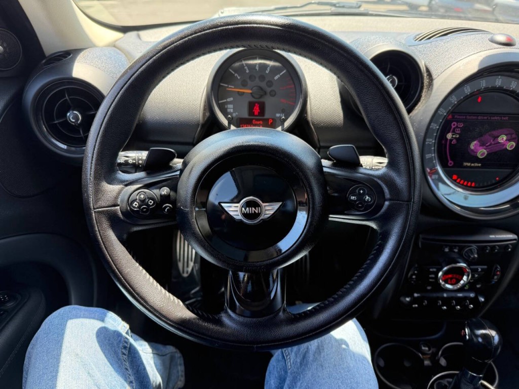 2015 MINI Countryman Image 11