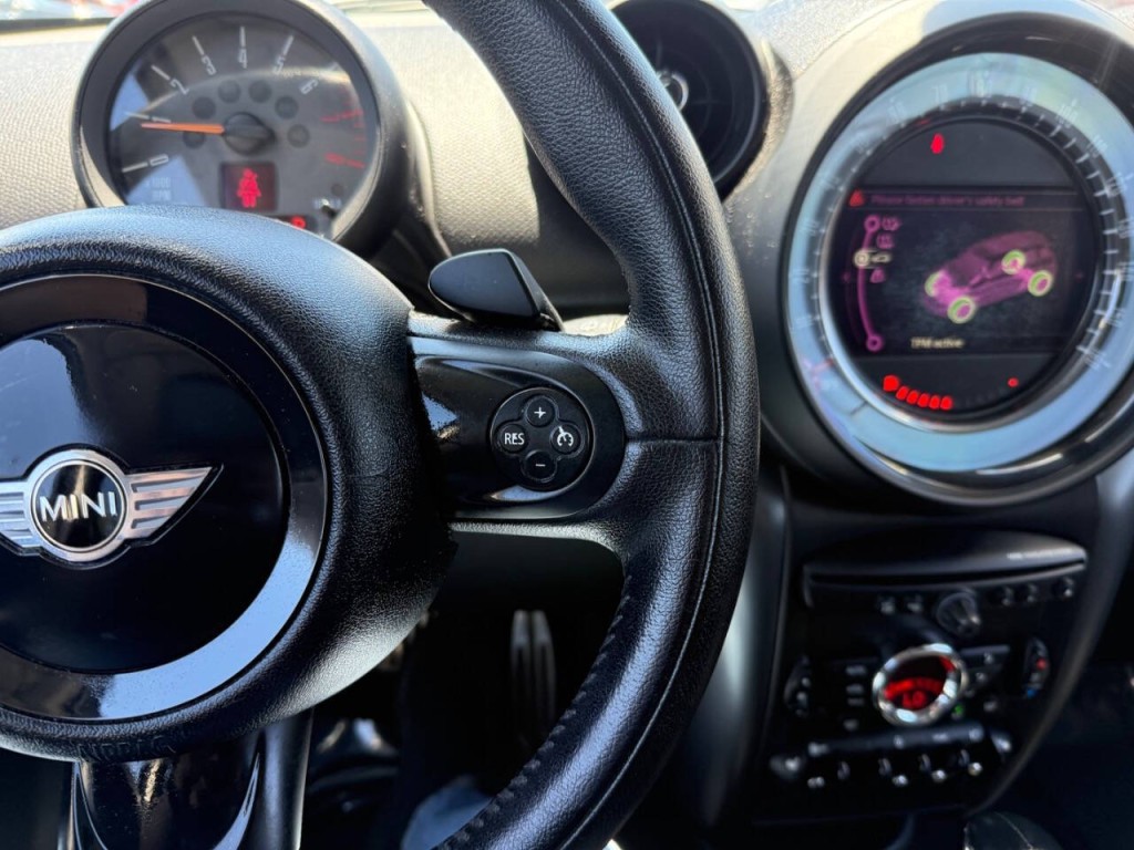 2015 MINI Countryman Image 12