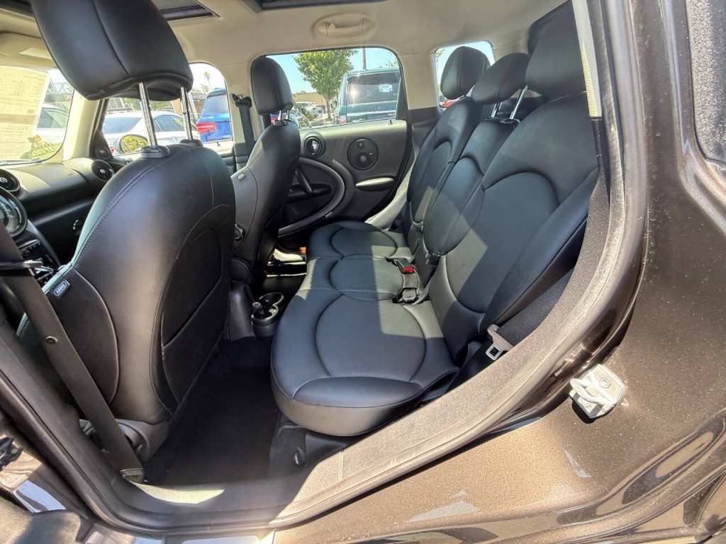 2015 MINI Countryman Image 24