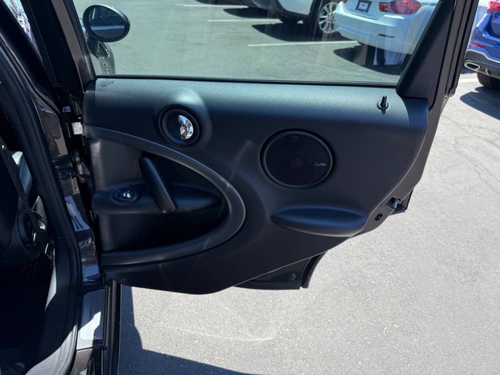 2015 MINI Countryman Image 27