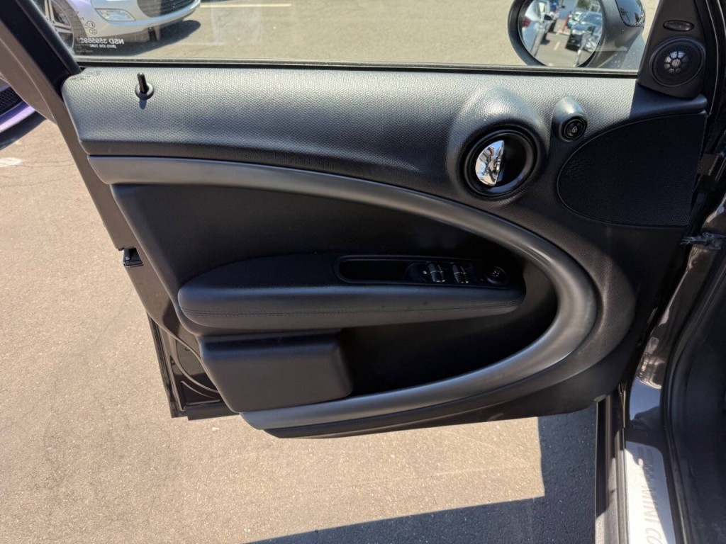 2015 MINI Countryman Image 21