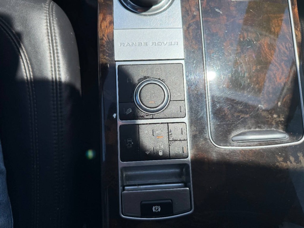 2014 Land Rover Range Rover Image 15
