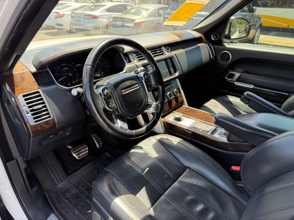 2014 Land Rover Range Rover Image 17