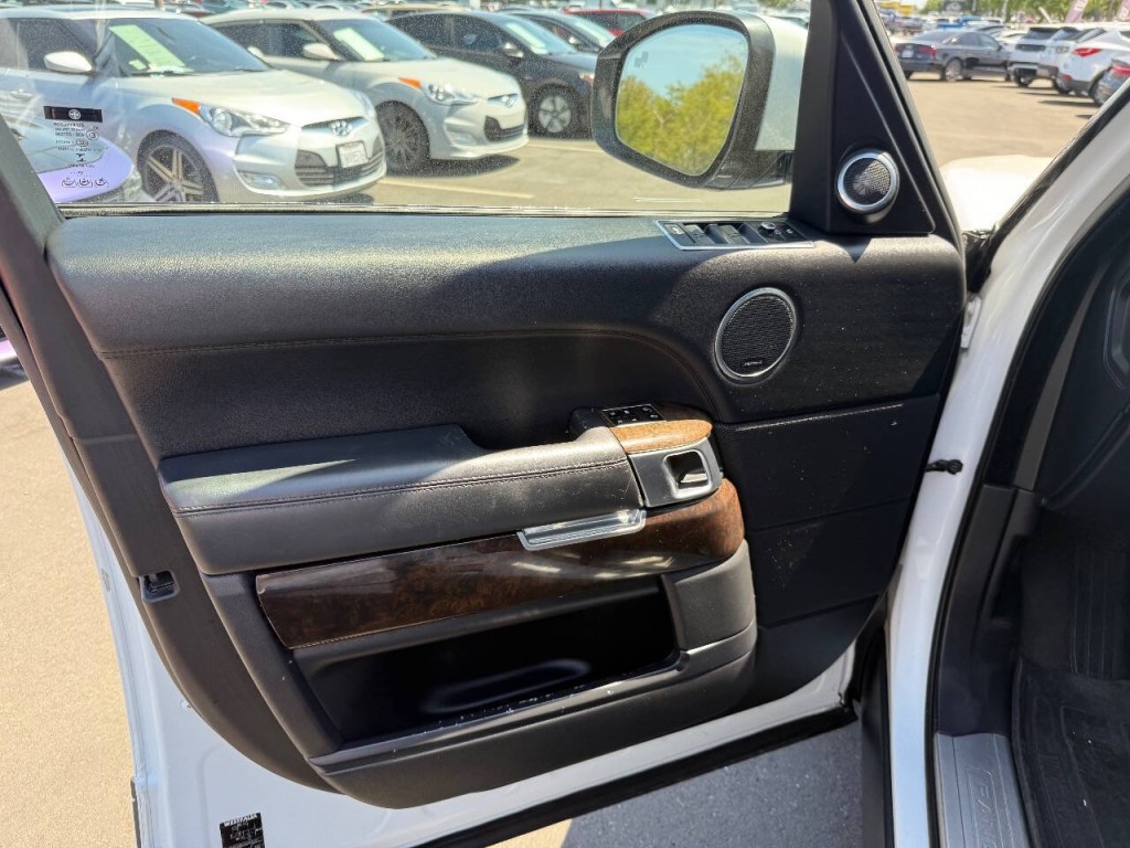 2014 Land Rover Range Rover Image 18