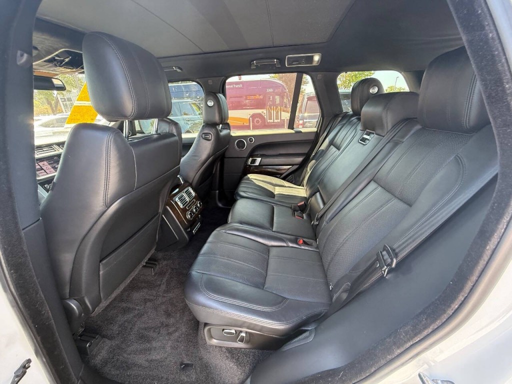 2014 Land Rover Range Rover Image 23