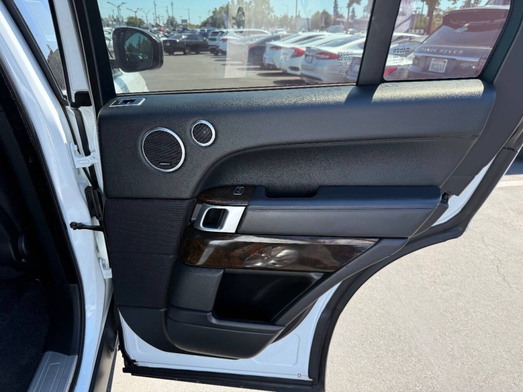 2014 Land Rover Range Rover Image 27