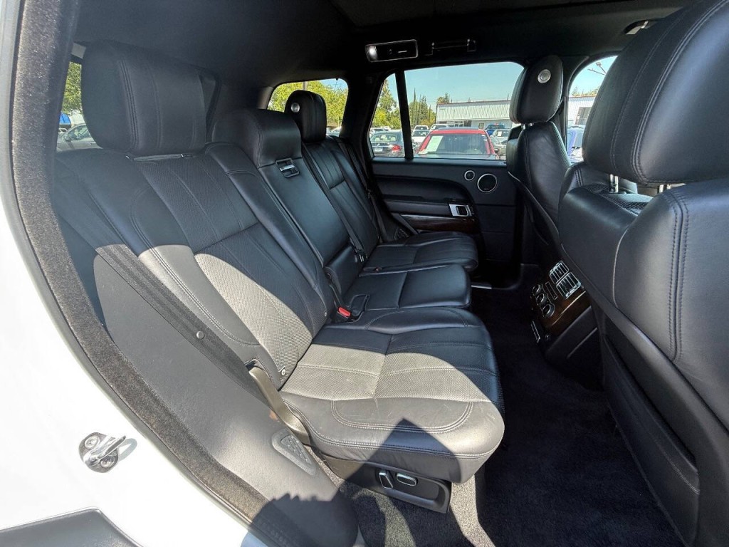 2014 Land Rover Range Rover Image 30