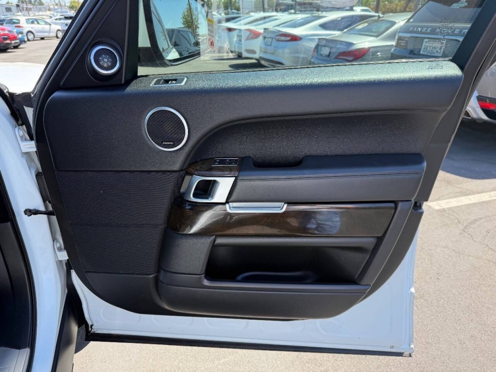 2014 Land Rover Range Rover Image 32