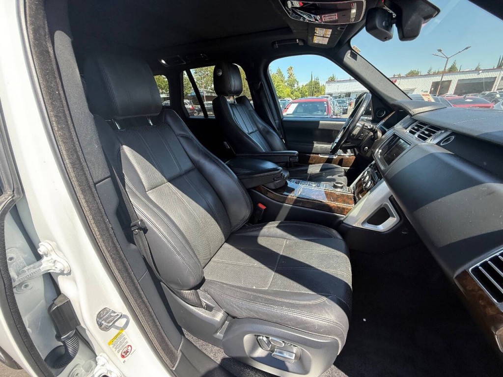 2014 Land Rover Range Rover Image 34