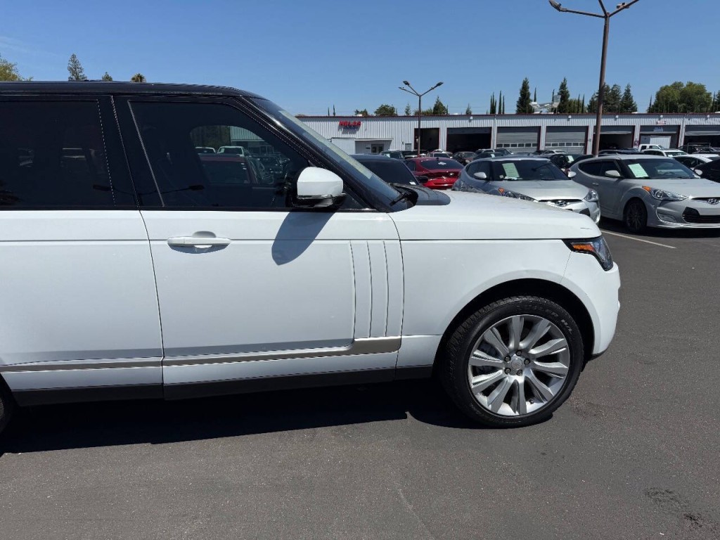2014 Land Rover Range Rover Image 35