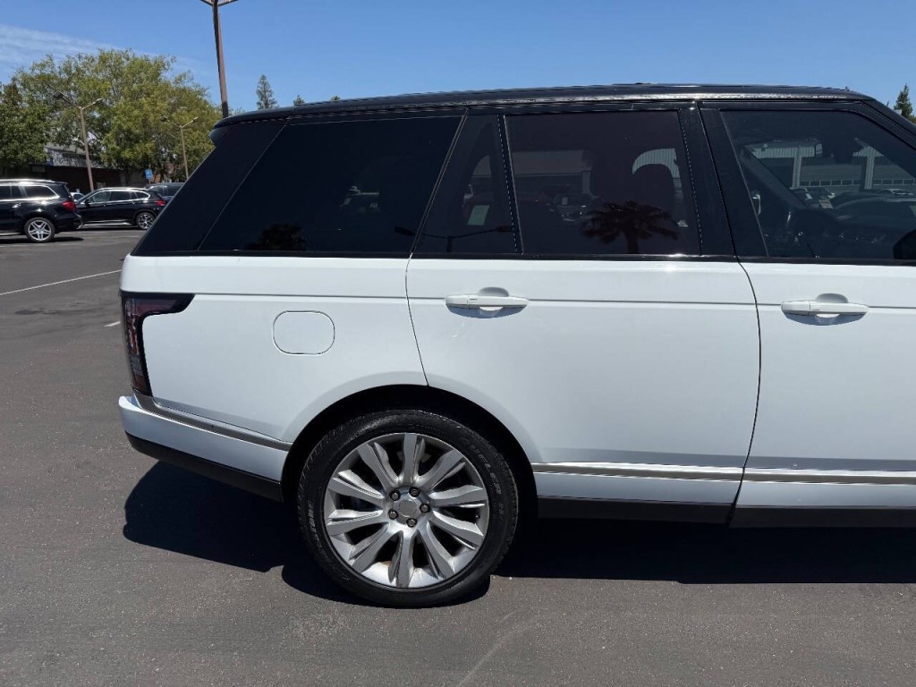 2014 Land Rover Range Rover Image 36