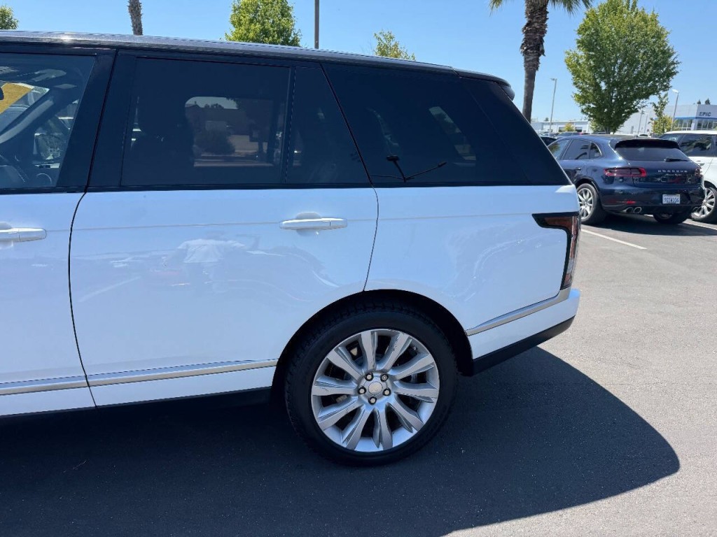 2014 Land Rover Range Rover Image 37