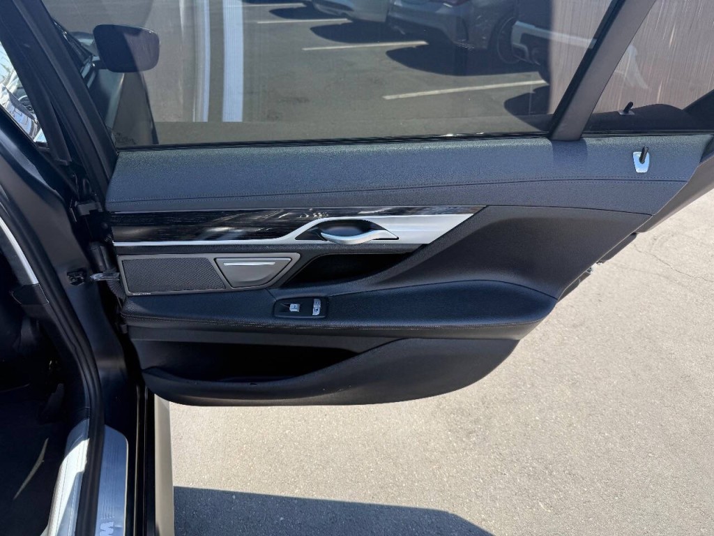 2019 BMW 7 Series Image 33