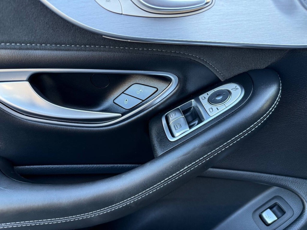 2018 Mercedes-Benz C-Class Image 24