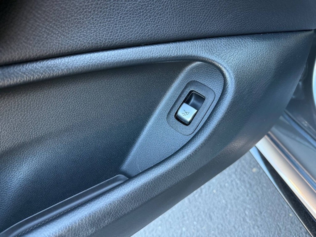 2018 Mercedes-Benz C-Class Image 25