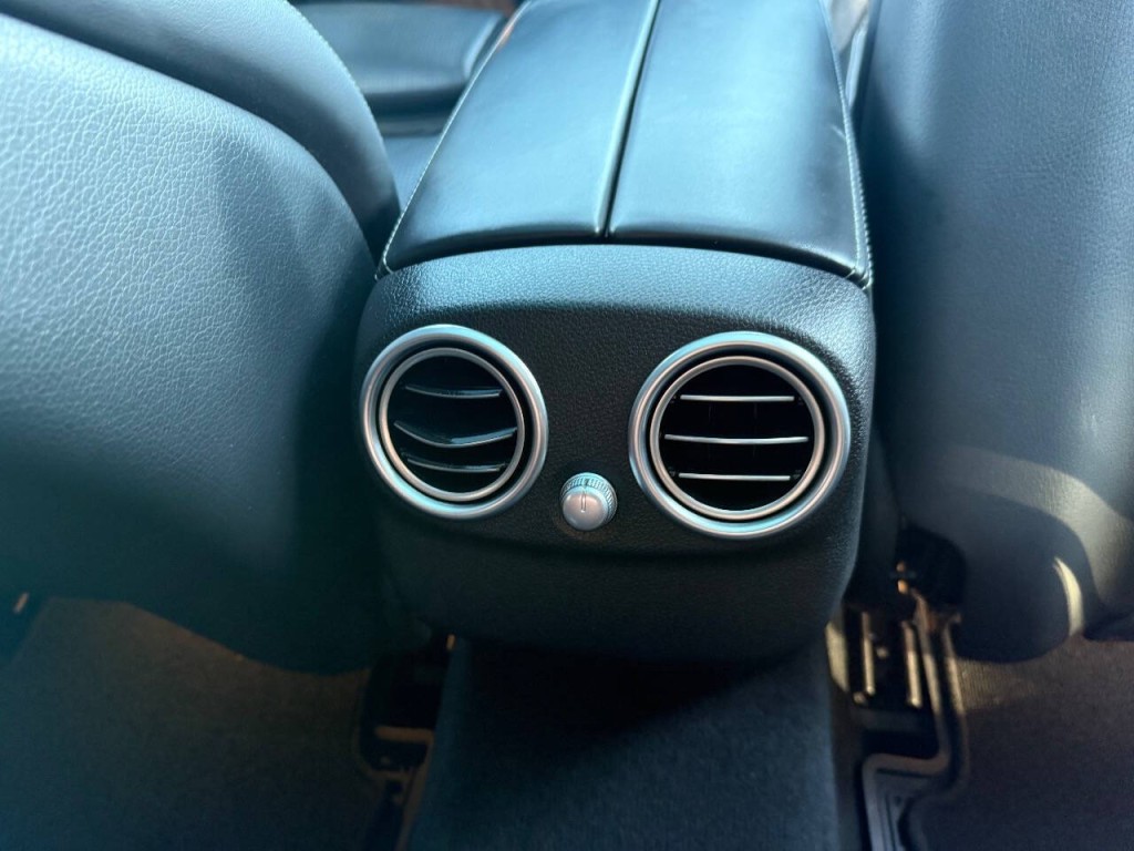 2018 Mercedes-Benz C-Class Image 33