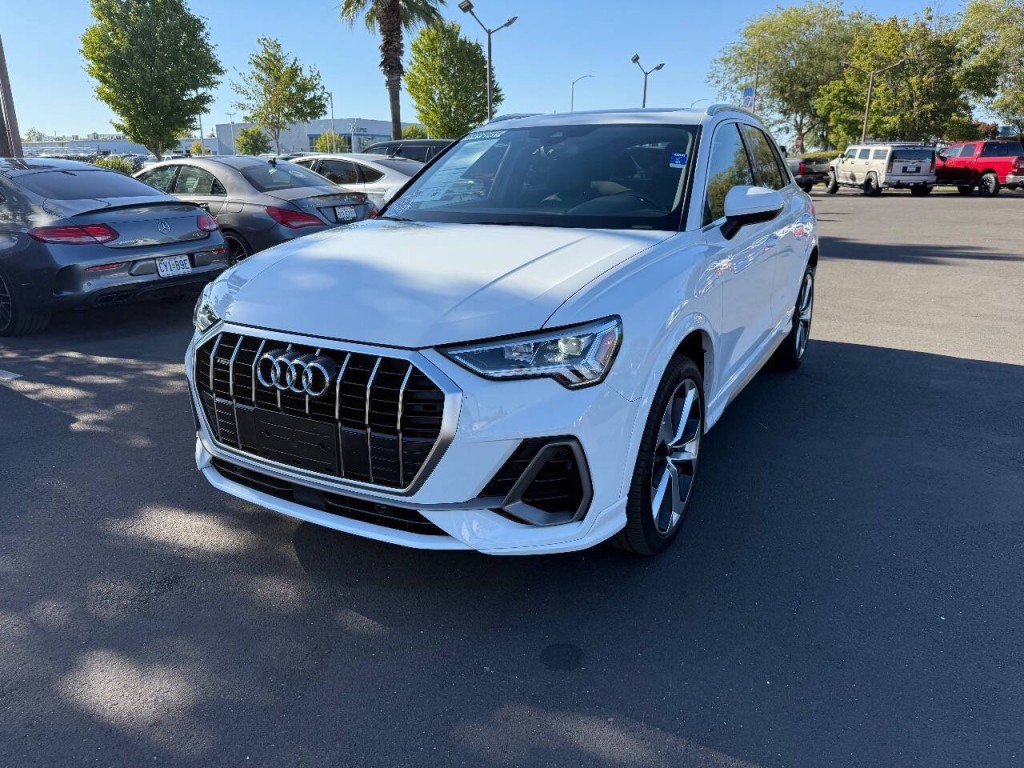 2021 Audi Q3 Image 1