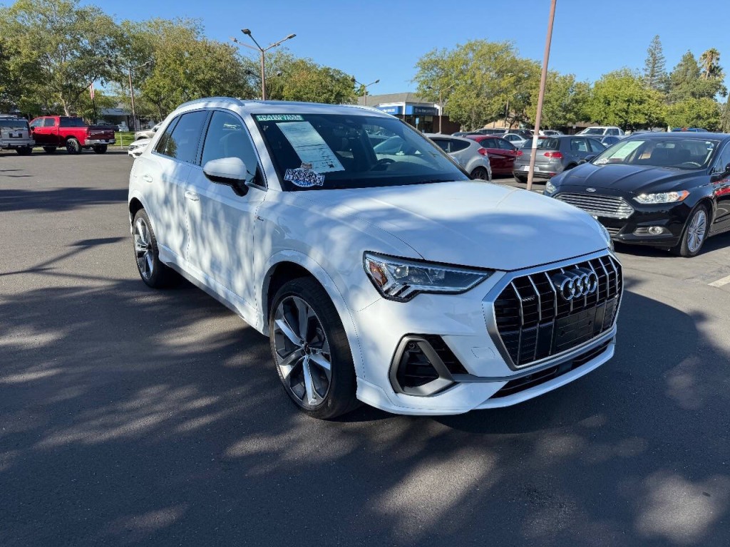 2021 Audi Q3 Image 3