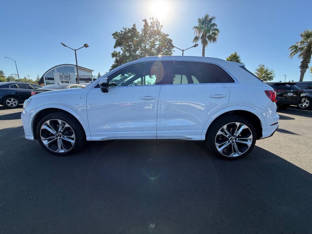 2021 Audi Q3 Image 8