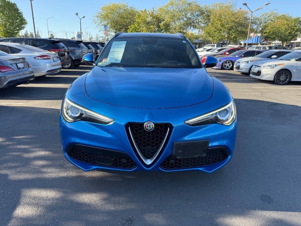 2018 Alfa Romeo Stelvio Image 2