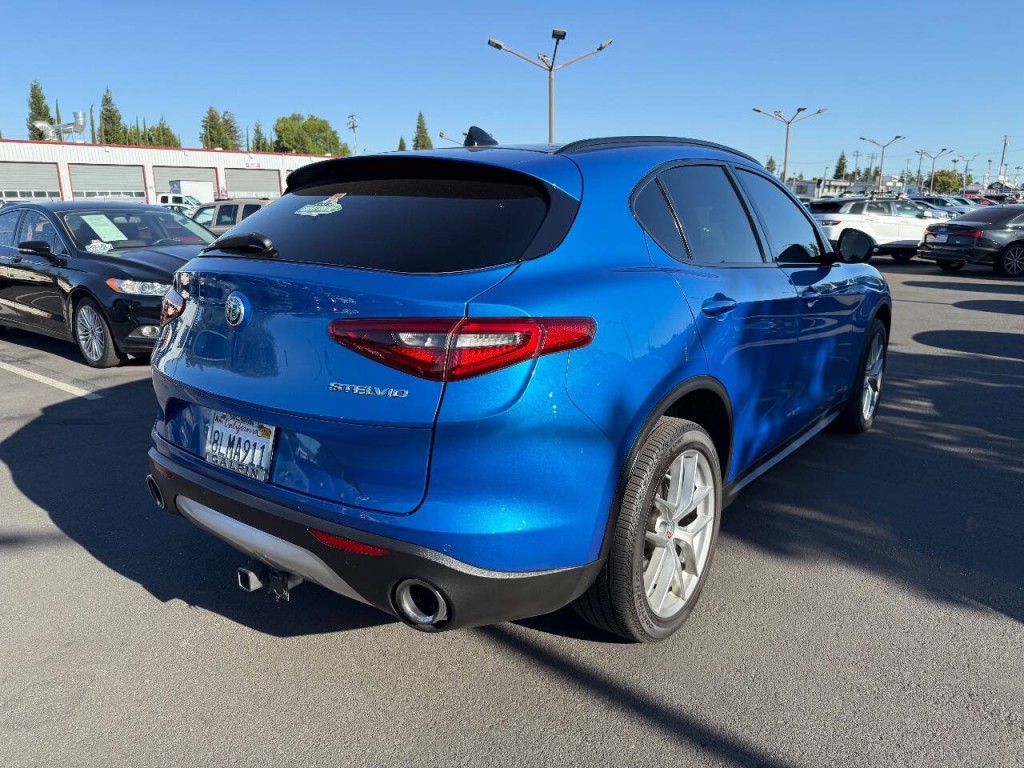 2018 Alfa Romeo Stelvio Image 5
