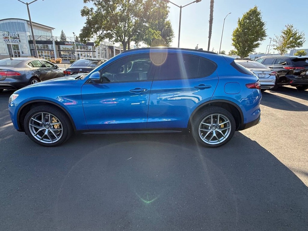 2018 Alfa Romeo Stelvio Image 8