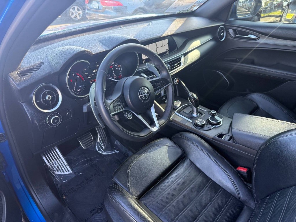 2018 Alfa Romeo Stelvio Image 12