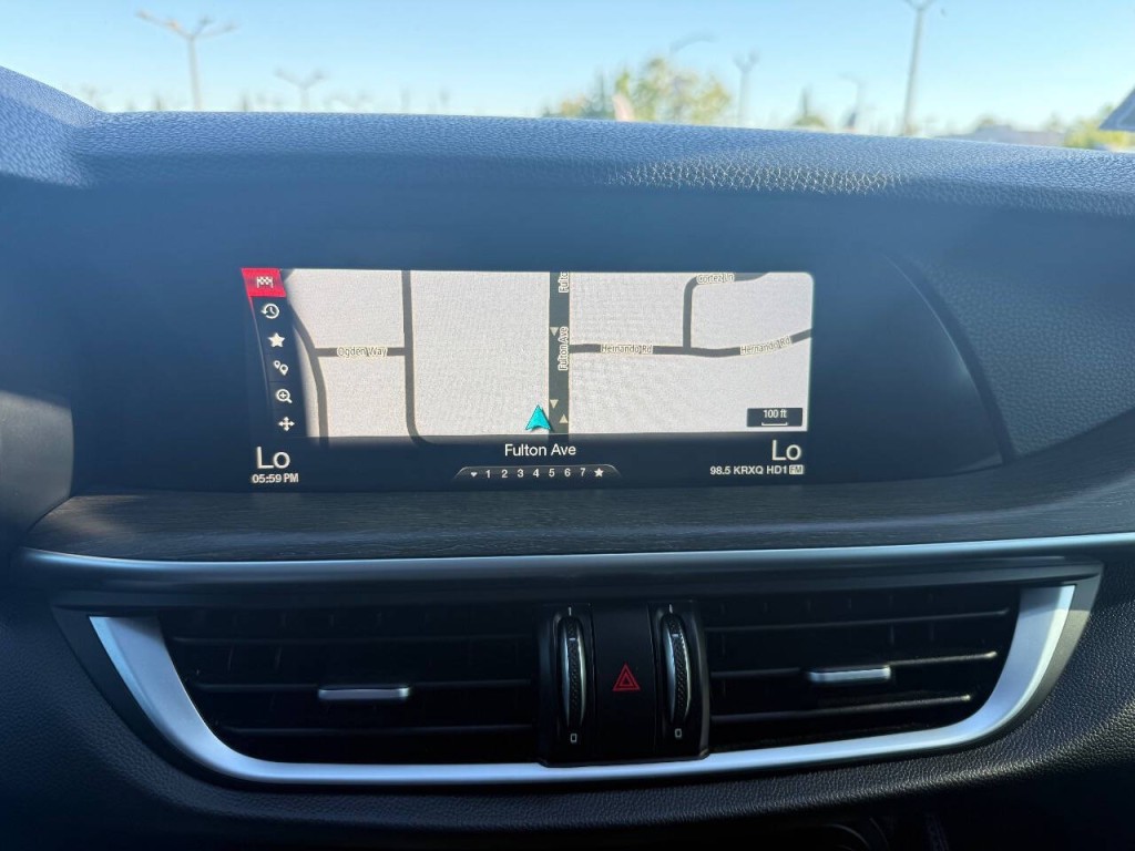 2018 Alfa Romeo Stelvio Image 17