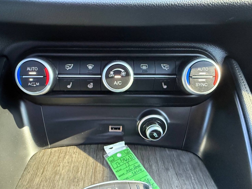 2018 Alfa Romeo Stelvio Image 19