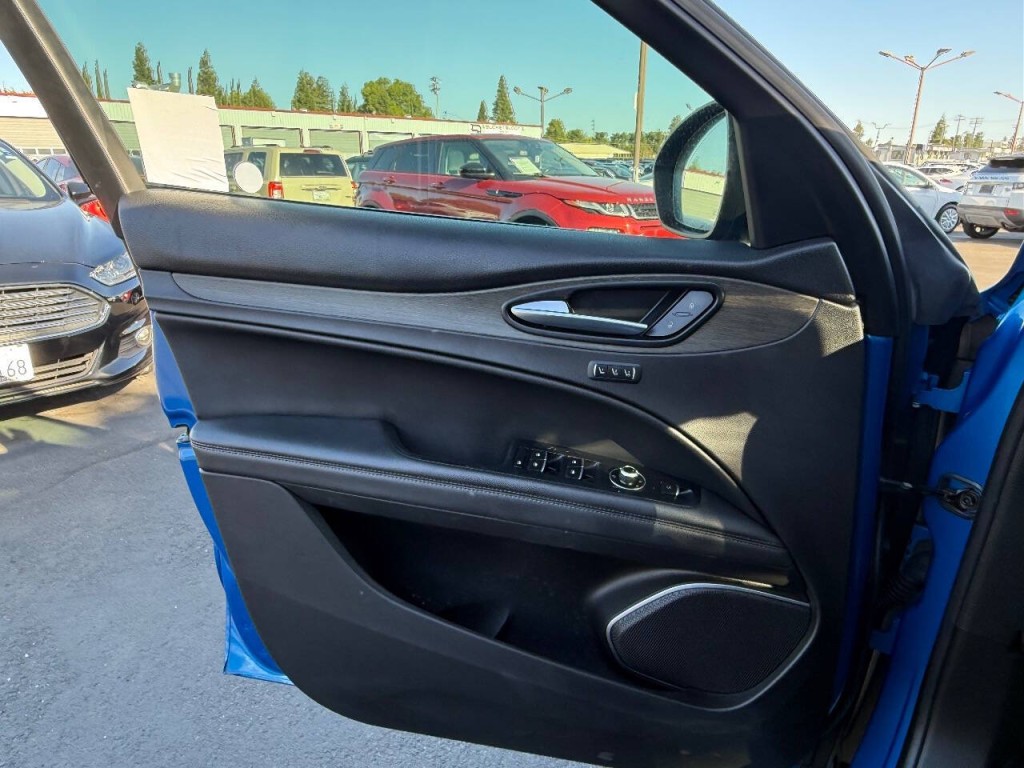 2018 Alfa Romeo Stelvio Image 23