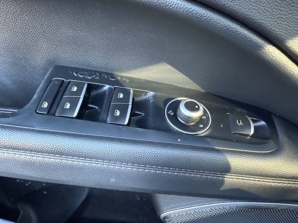 2018 Alfa Romeo Stelvio Image 25