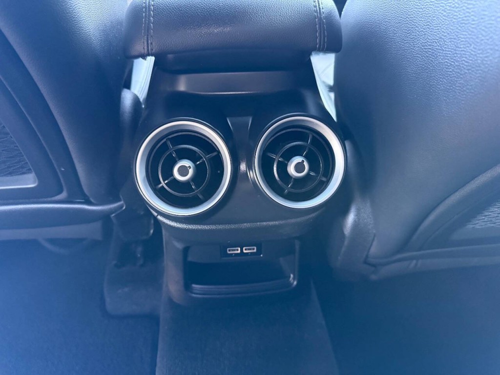 2018 Alfa Romeo Stelvio Image 29