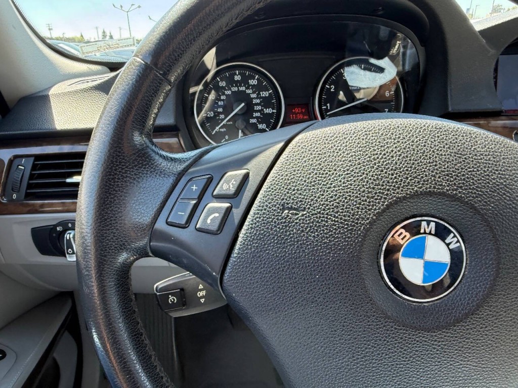 2009 BMW 3 Series Image 12