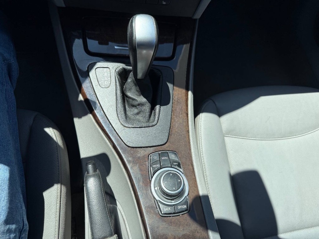 2009 BMW 3 Series Image 16