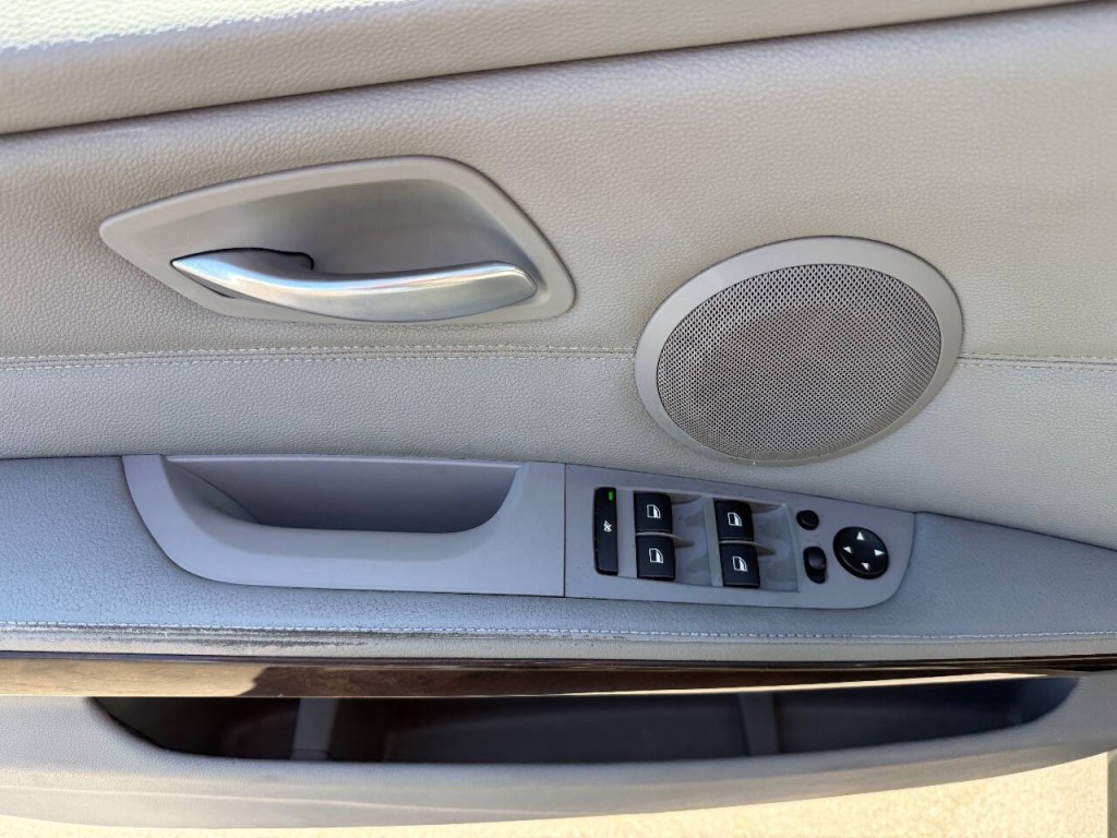 2009 BMW 3 Series Image 20