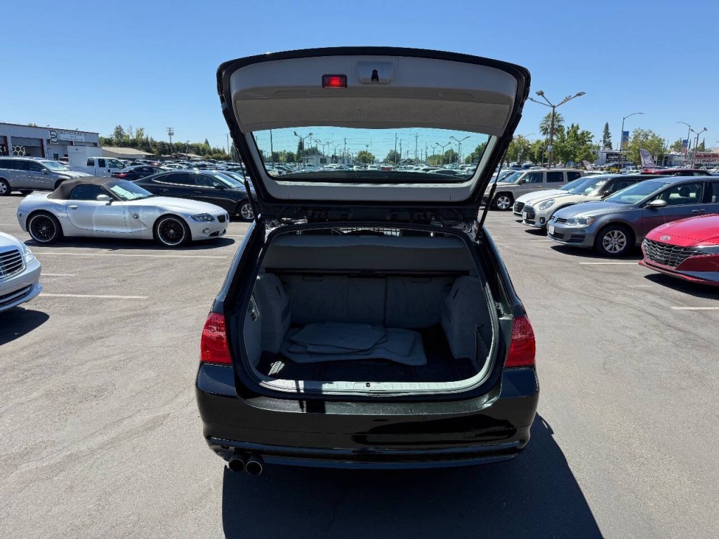2009 BMW 3 Series Image 25