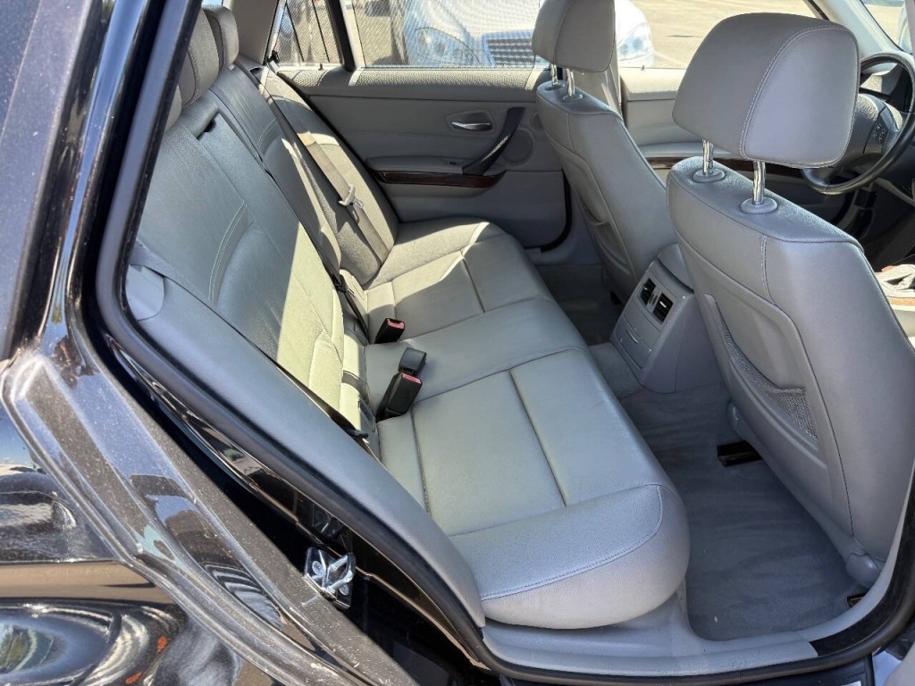 2009 BMW 3 Series Image 30