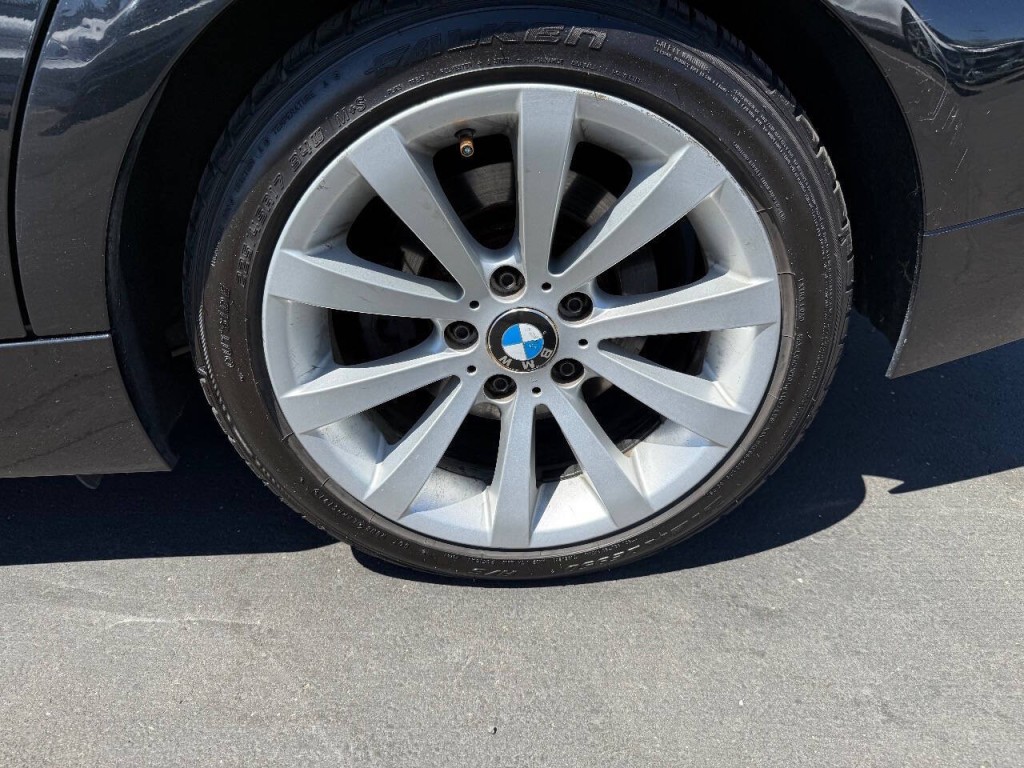2009 BMW 3 Series Image 31