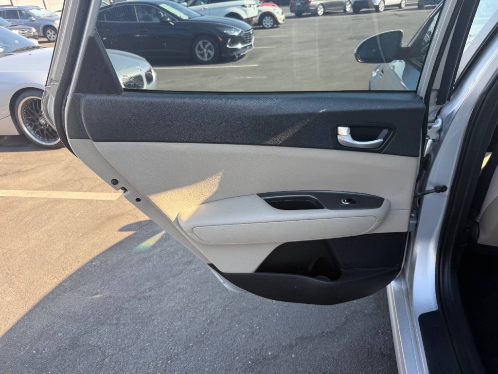 2016 Kia Optima Image 23