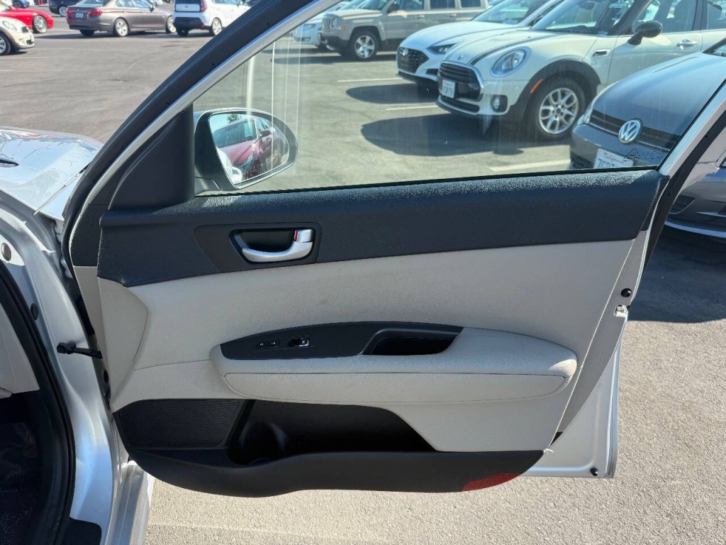 2016 Kia Optima Image 27