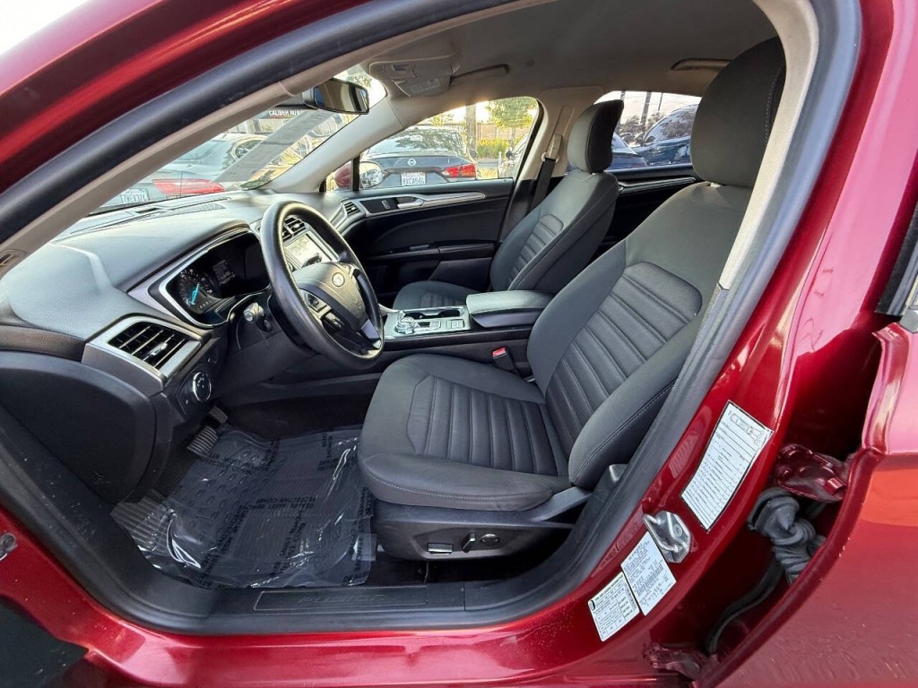 2019 Ford Fusion Image 16
