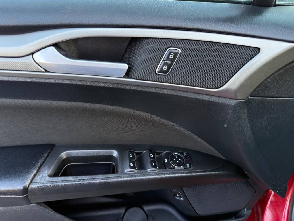 2019 Ford Fusion Image 17
