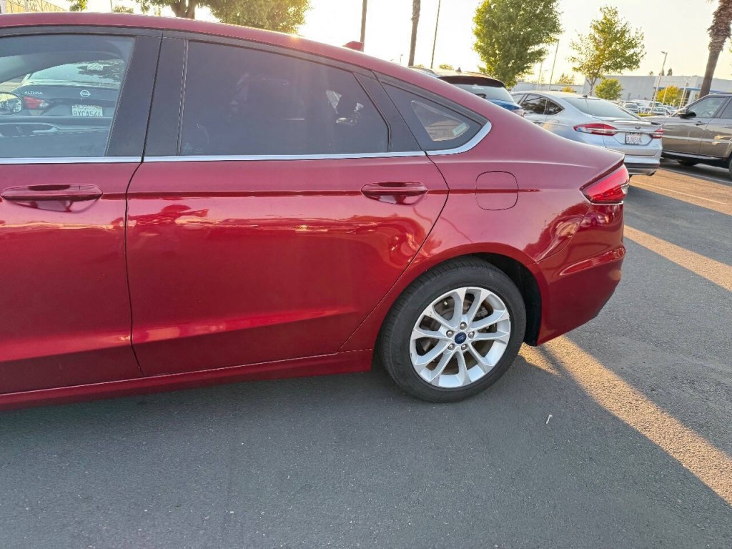 2019 Ford Fusion Image 32